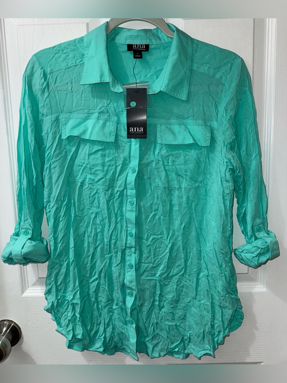 NWT a.n.a Women’s Turquoise Long-Sleeve Button-Down Shirt Size Medium